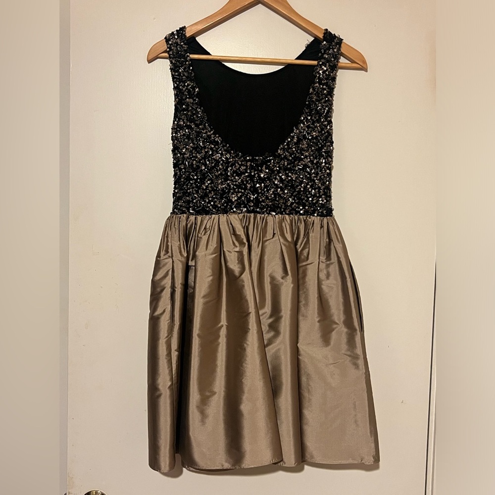 ADRIANNA PAPELL, SEQUIN SLEEVELESS COCKTAIL DRESS (pre-owned) dry cleaned size 4 - Picture 12 of 15